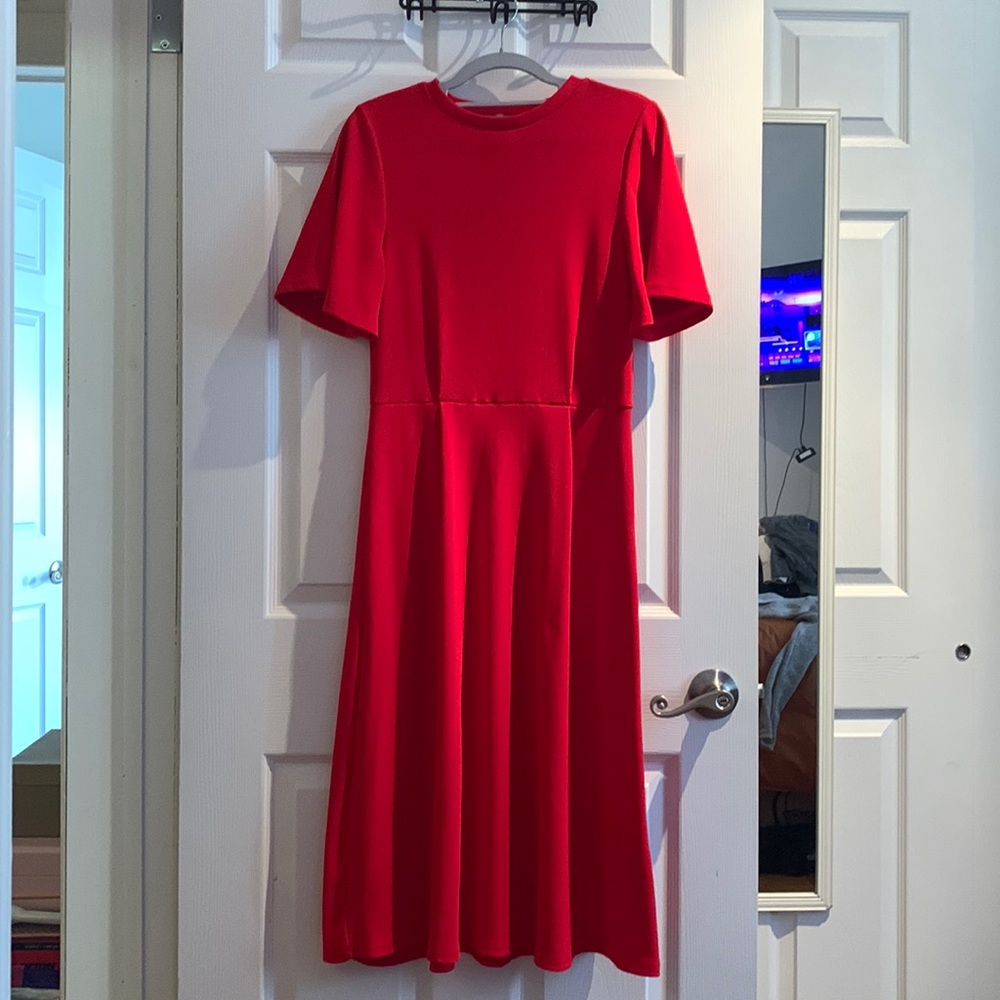 Bright red midi dress- short sleeve- ❤️❤️